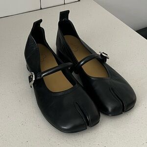 Mary Lo Black Leather Mary Jane Tabi Flats